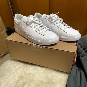 Nike Blazer LE Triple White